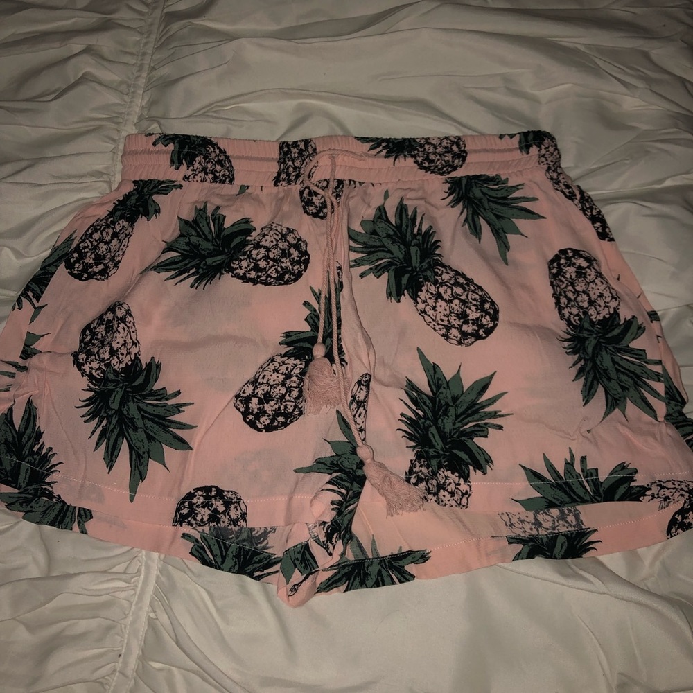 BB Dakota Pink Pineapple Shorts, NWOT